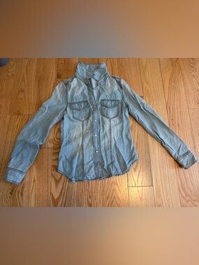 Trove size XS Light Wash Denim Button-Up Shirt - new no tags